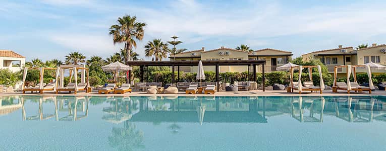 Pool & Strand
